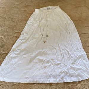 Mo sports size medium women’s white maxi shirt